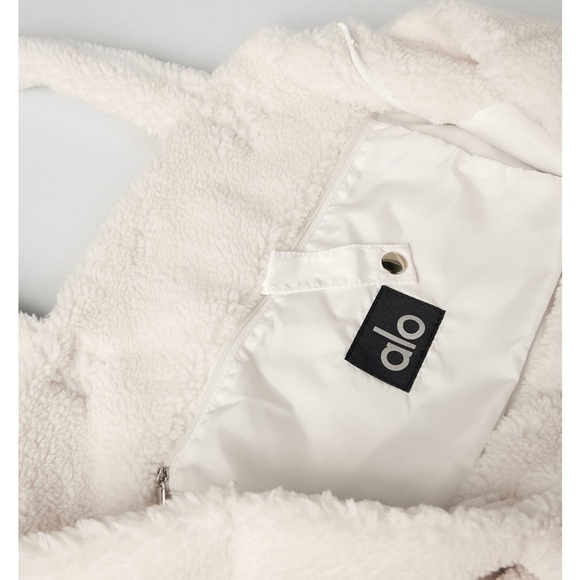 NWT ALO Foxy Sherpa Tote, Ivory - Picture 4 of 4